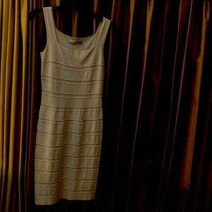 D. Exterior made in Italy size XS beige … stretch above the knee never worn